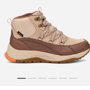 Women’s Teva insulated outdoor boots